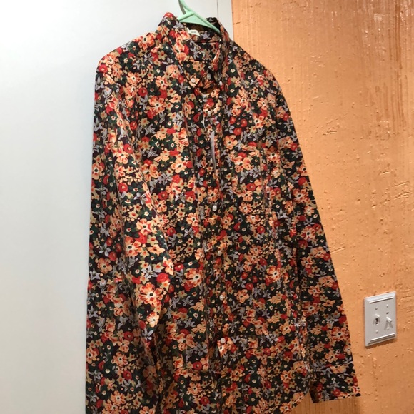 Floral medium button up. Slim